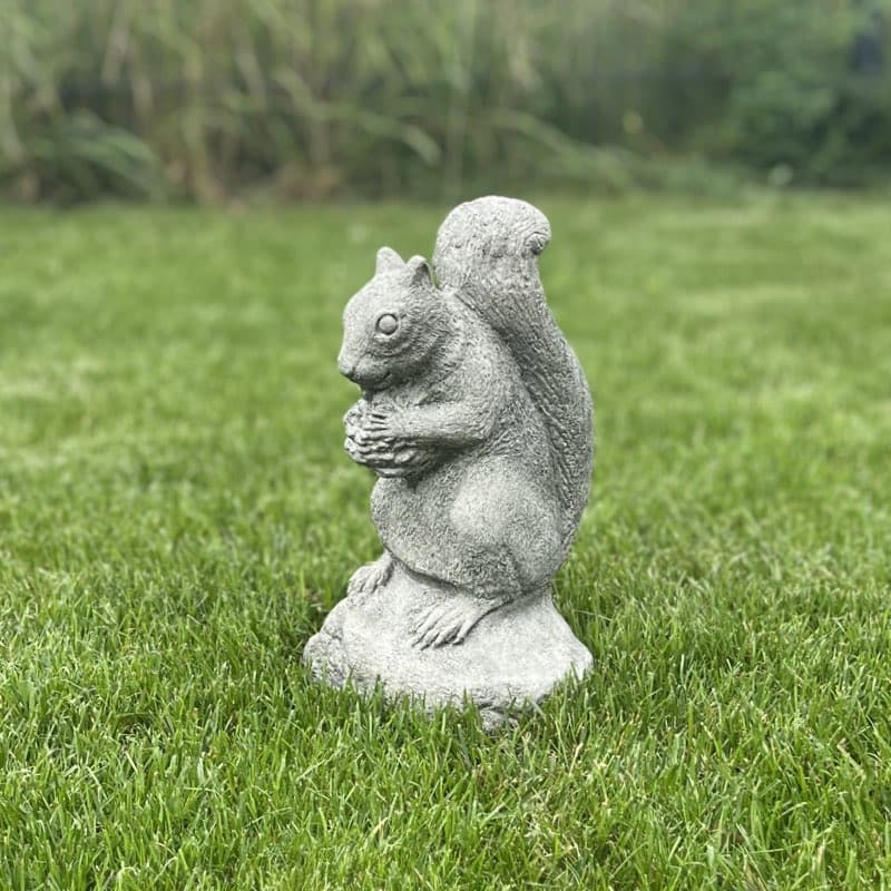 Steinfigur Garten Eichhörnchen