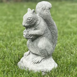 Steinfigur Garten Eichhörnchen