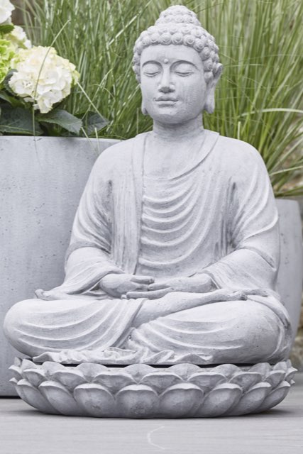 Buddha Figur Garten