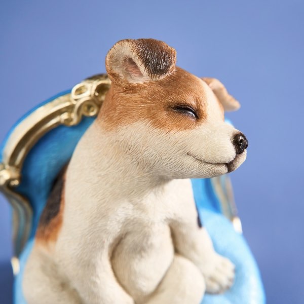 Deko Figur Hund auf Sessel Werner Voß
