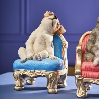 Deko Figur Hund auf Sessel Werner Voß
